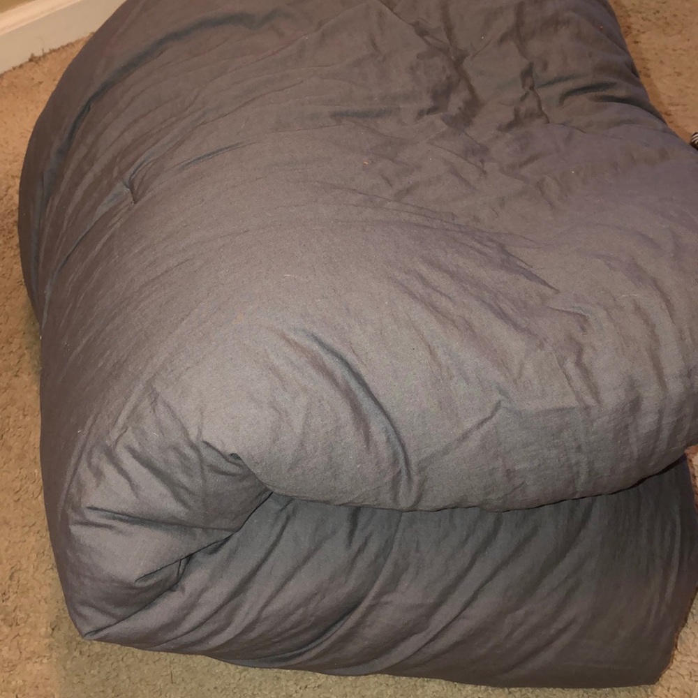 twin comforter- perfect for dorm room!!!